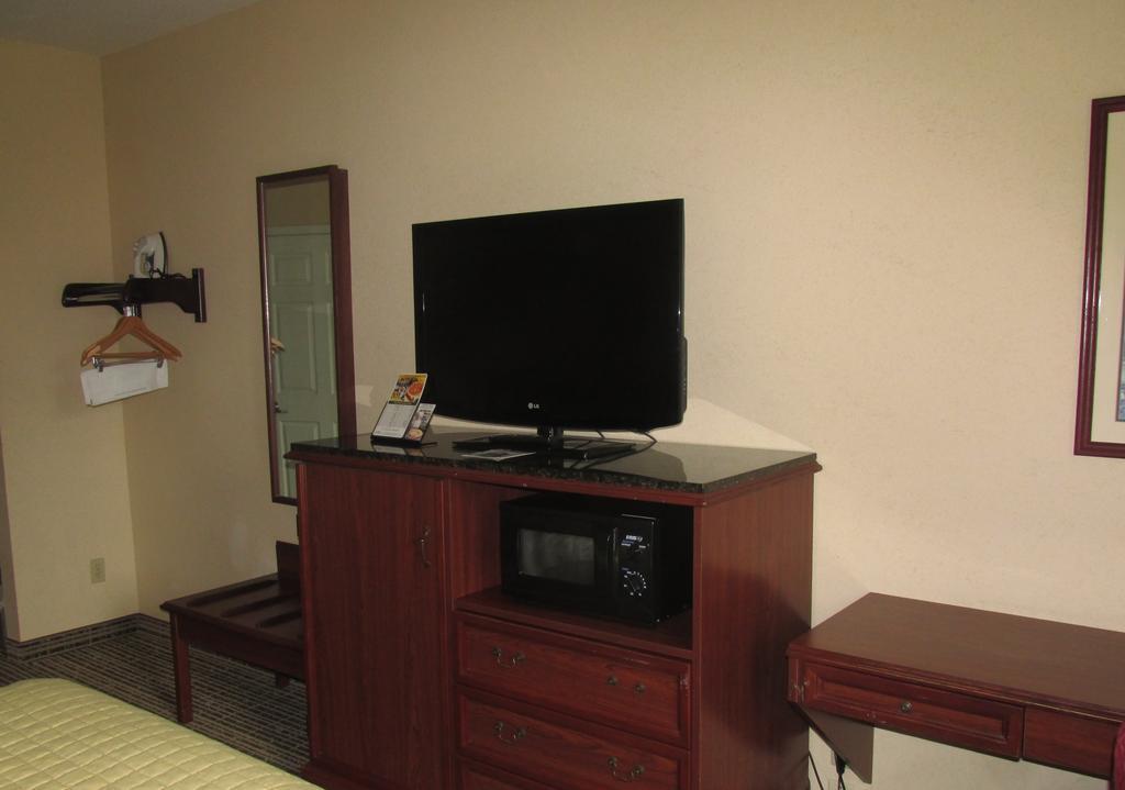 Hotel Baymont By Wyndham Lafayette Airport Habitación foto