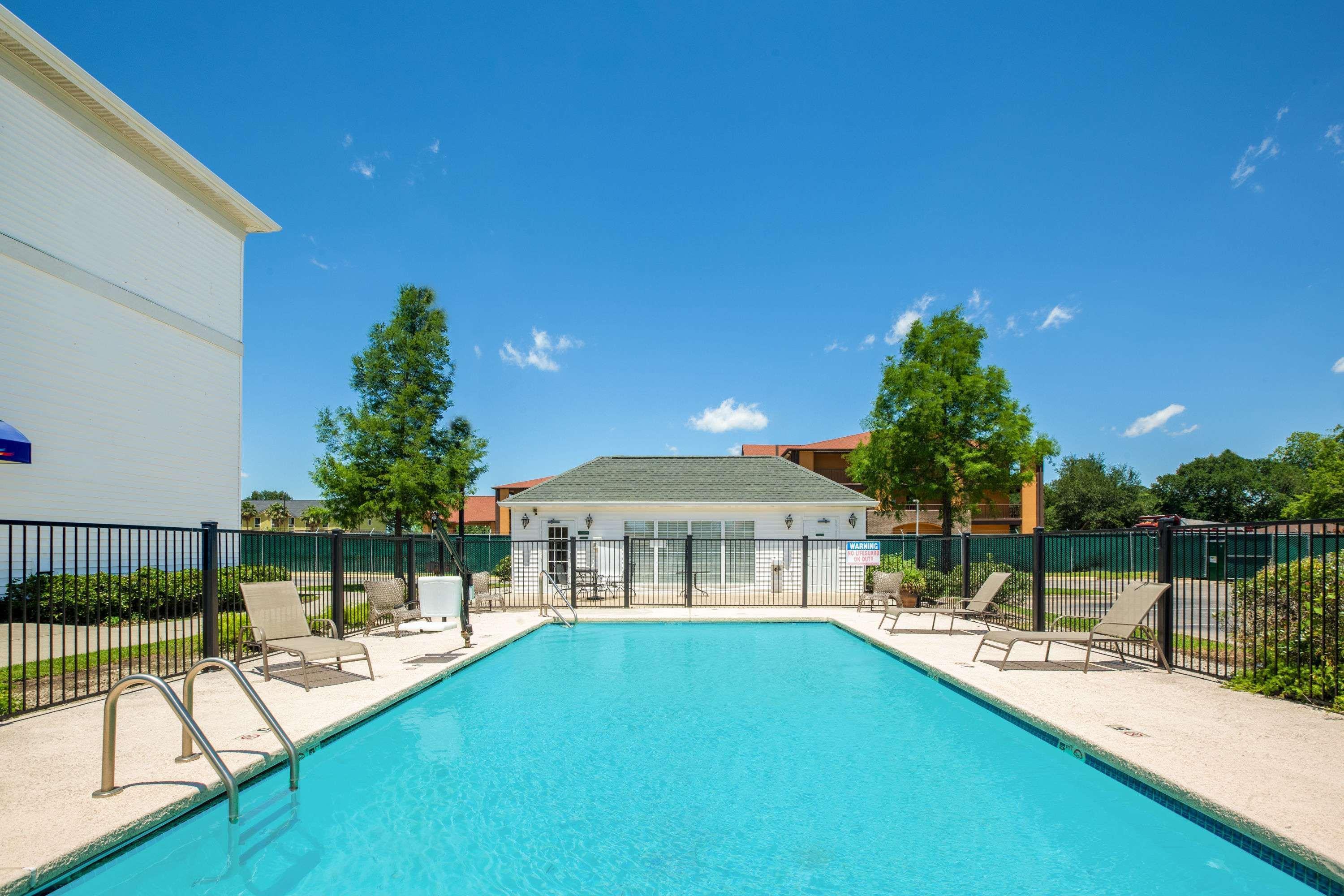 Hotel Baymont By Wyndham Lafayette Airport Exterior foto